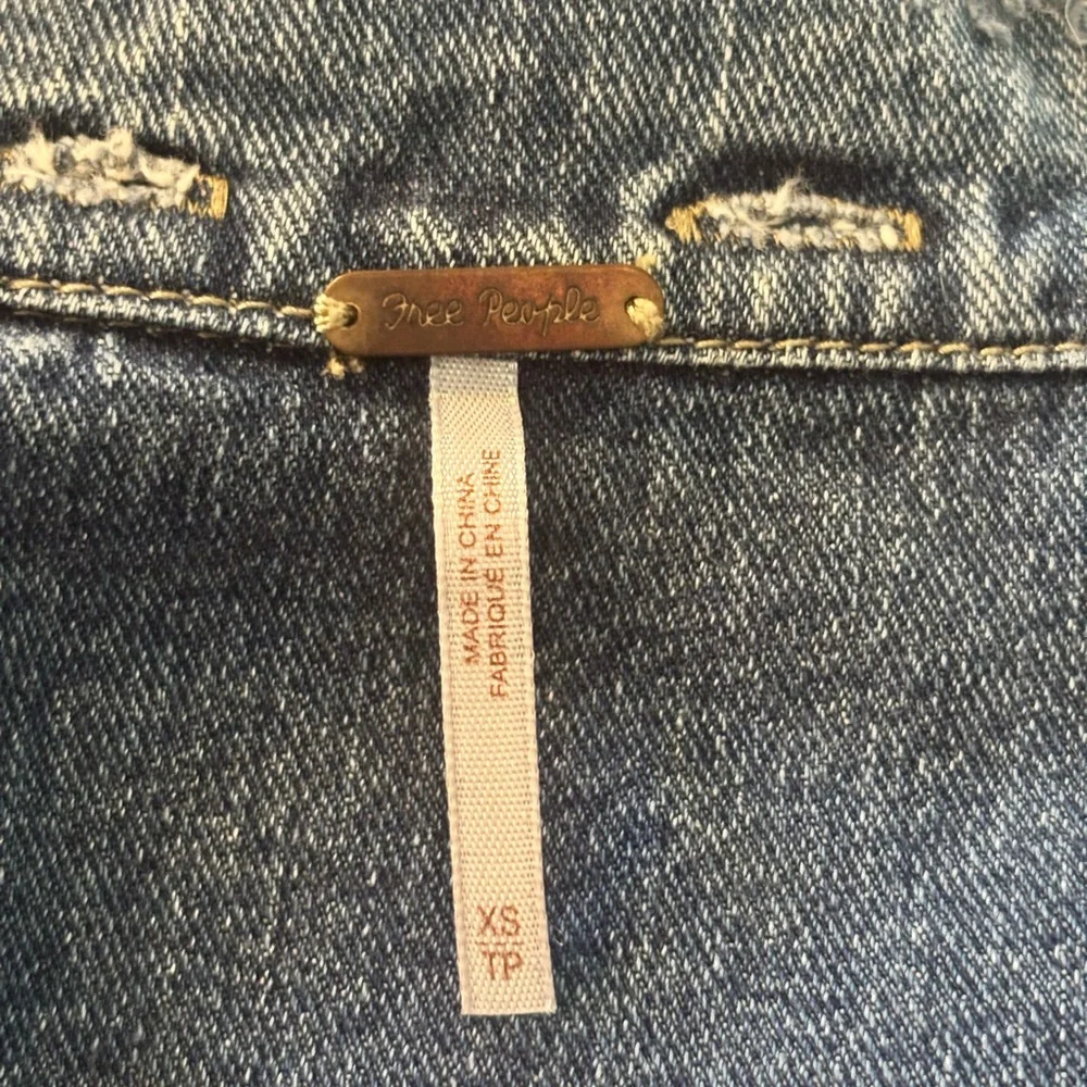 Free People Button Front Distressed Denim‎ Jean Jacket Sz XS 100% Cotton NO HOOD - Picture 7 of 9